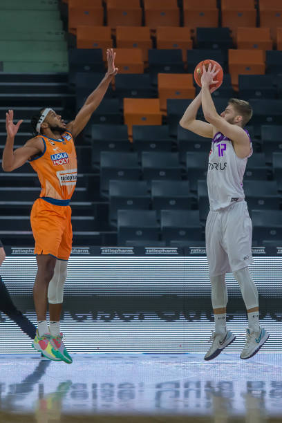 这显示了球 这显示了球