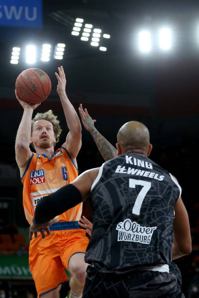 队敲响了警 队敲响了警